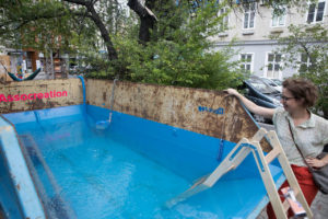 Dumpster Swimming Pool. Installation 2017. "10 Jahre WerkzeugH", Vienna, Austria. Photo: WerkzeugH.